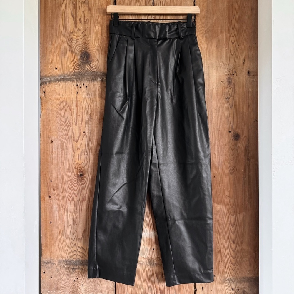 Sz 4 Petite H&M Black Faux Leather High Waist Ankle Length Tapered Pants GUC